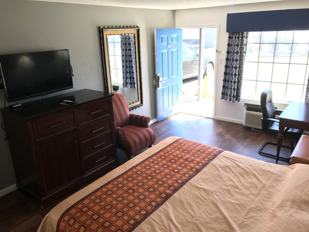 Americas Best Value Inn & Suites Russellville Bagian luar foto