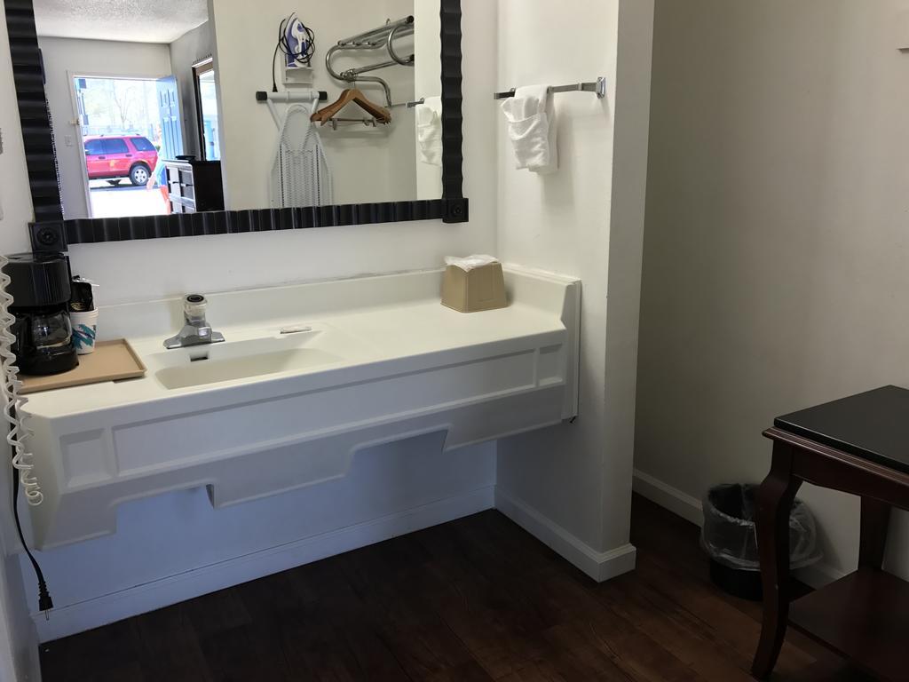 Americas Best Value Inn & Suites Russellville Bagian luar foto