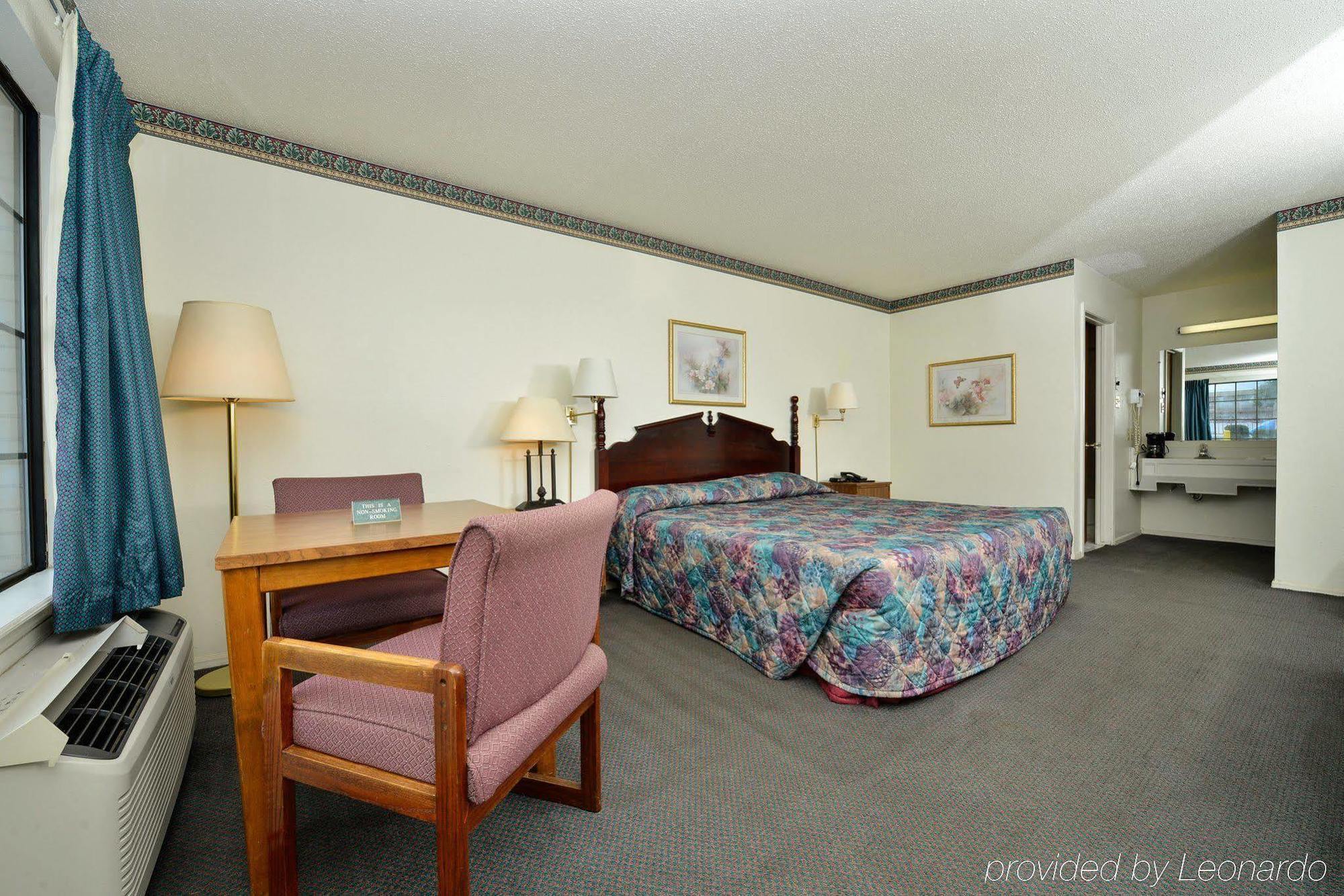 Americas Best Value Inn & Suites Russellville Bagian luar foto