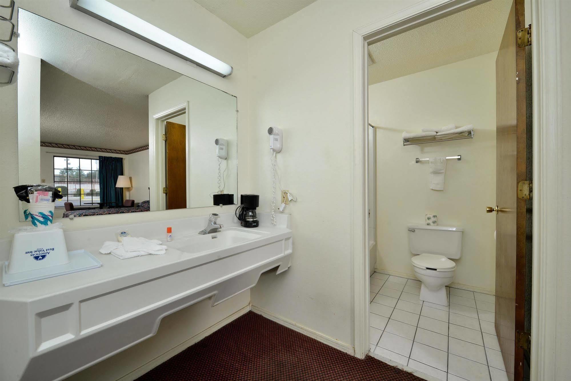 Americas Best Value Inn & Suites Russellville Bagian luar foto